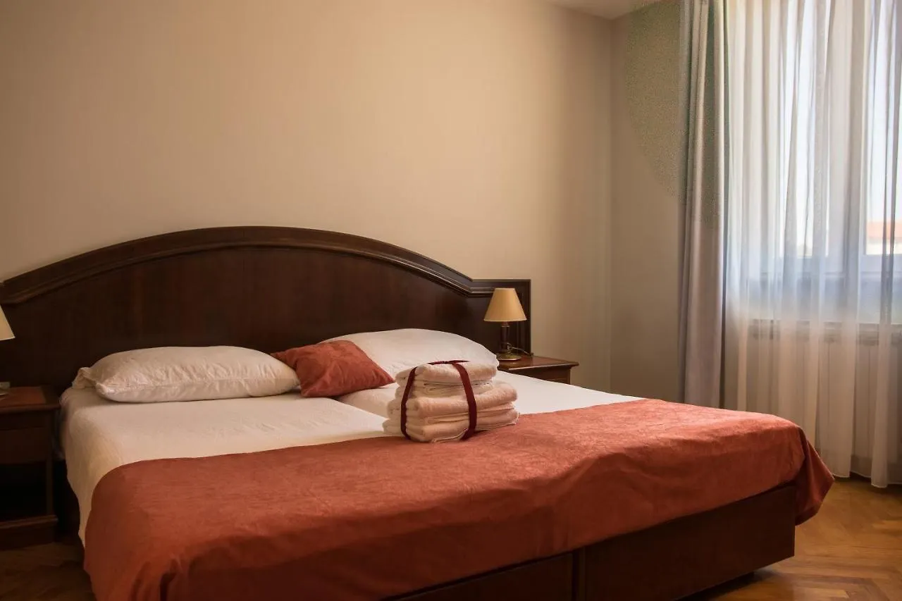 Hotel Minerva ميدولين